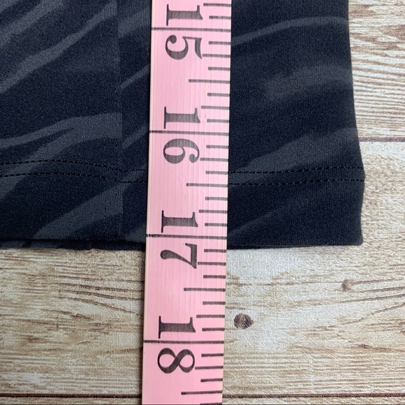 Lululemon Nulu Cropped Slim Yoga Short Sleeve Black grey animal print EUC 2 - Picture 7 of 9